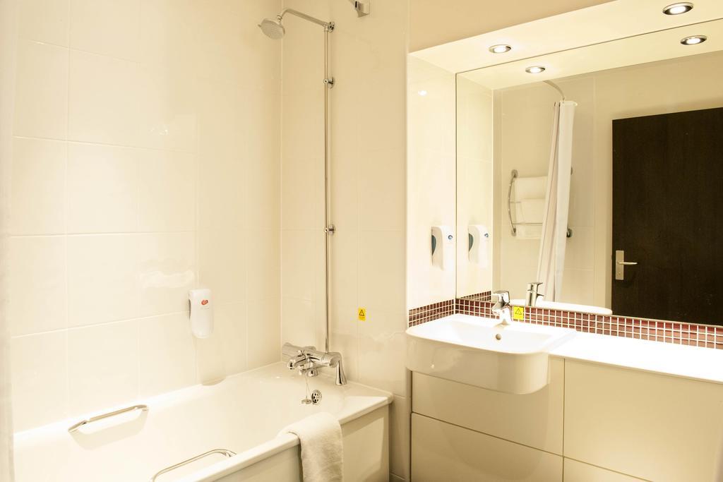 Premier Inn London Elstree / Borehamwood Bilik gambar